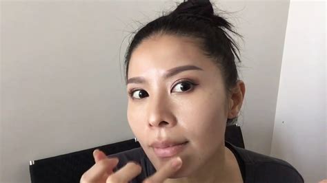 Everyday Contour & Highlight using Burberry's Contour Pen 